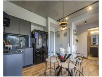 Bathroom with modern finishes and glass-enclosed shower in PH Centriqo Panama Pacifico