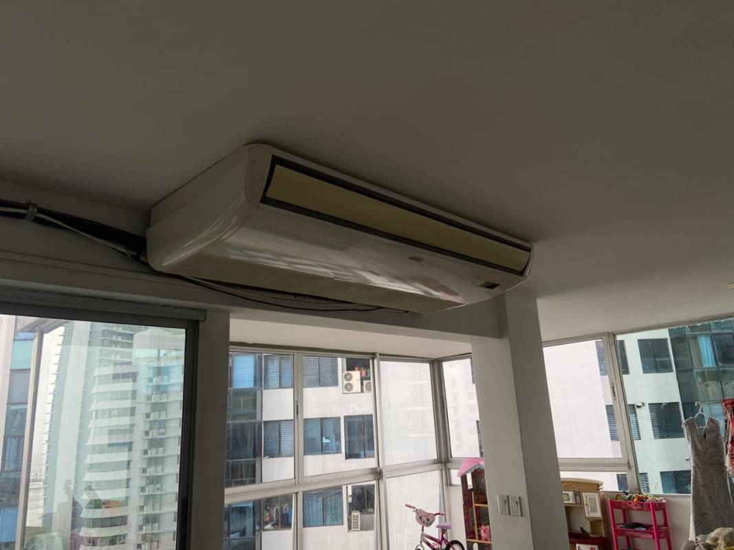 Children's bedroom with crib, daybed and city views in Punta Paitilla PH Las Perlas