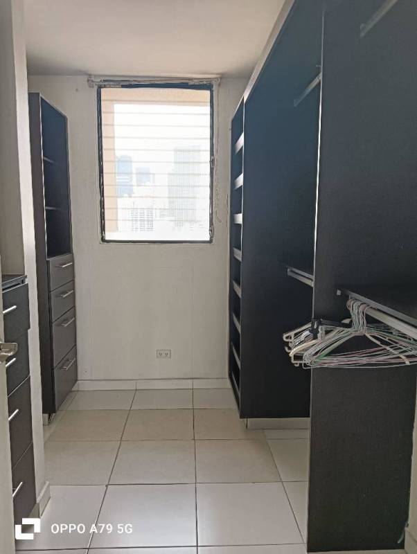 Modern walk-in closet built-in shelving drawers PH BICSA Tower Panama