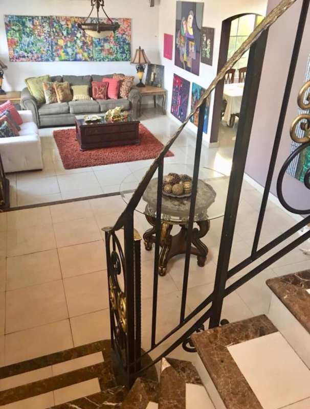 Spacious kitchen with breakfast bar and ample cabinetry Costa Bay Costa del Este Panama