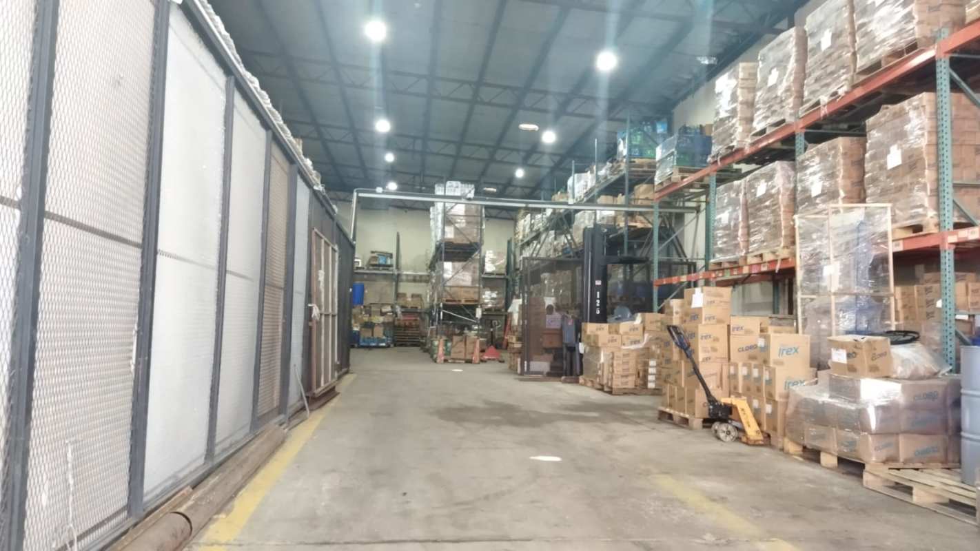 Forklift accessible warehouse storage with high ceilings Parque Lefevre Panama