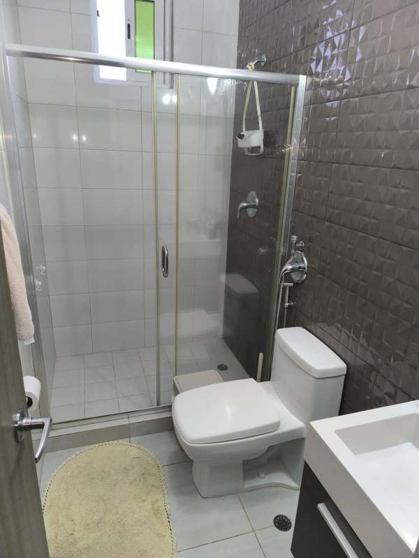 Contemporary bathroom with glass enclosed shower, granite vanity in PH Metropolitan Park Panama City