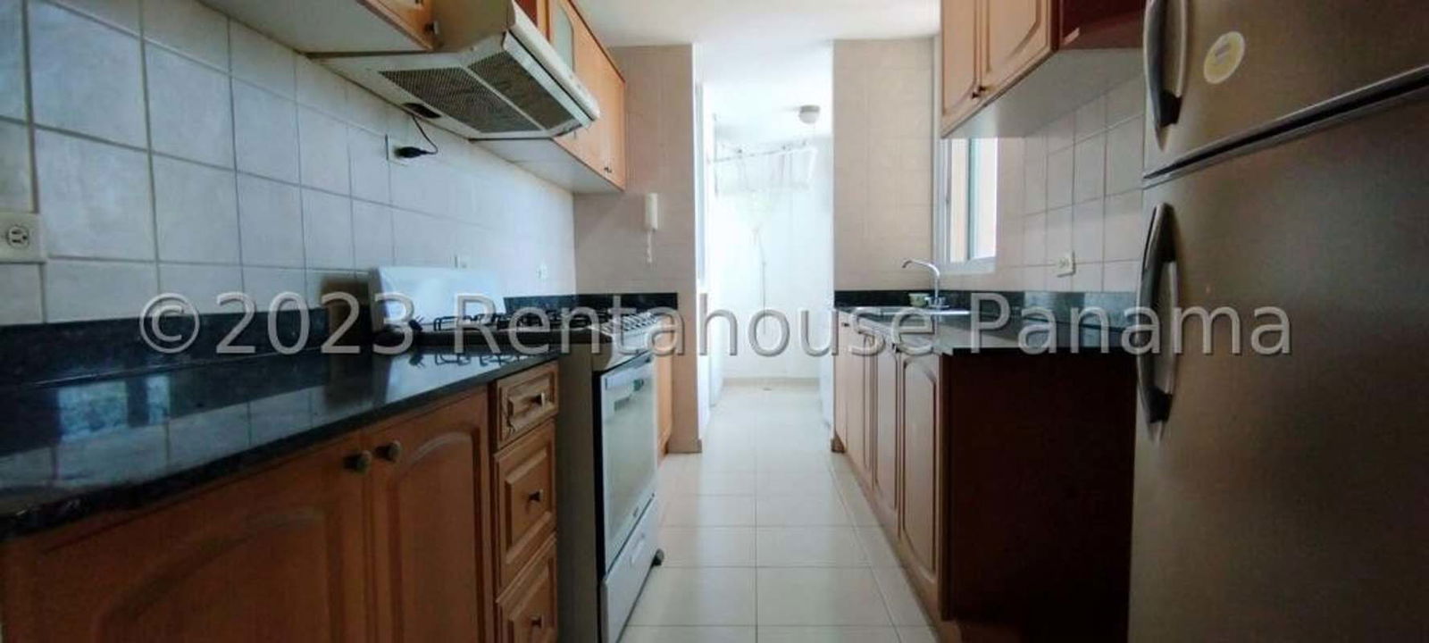 Master bedroom with built-in wardrobe, AC, large windows with city views in Punta Pacifica apartment