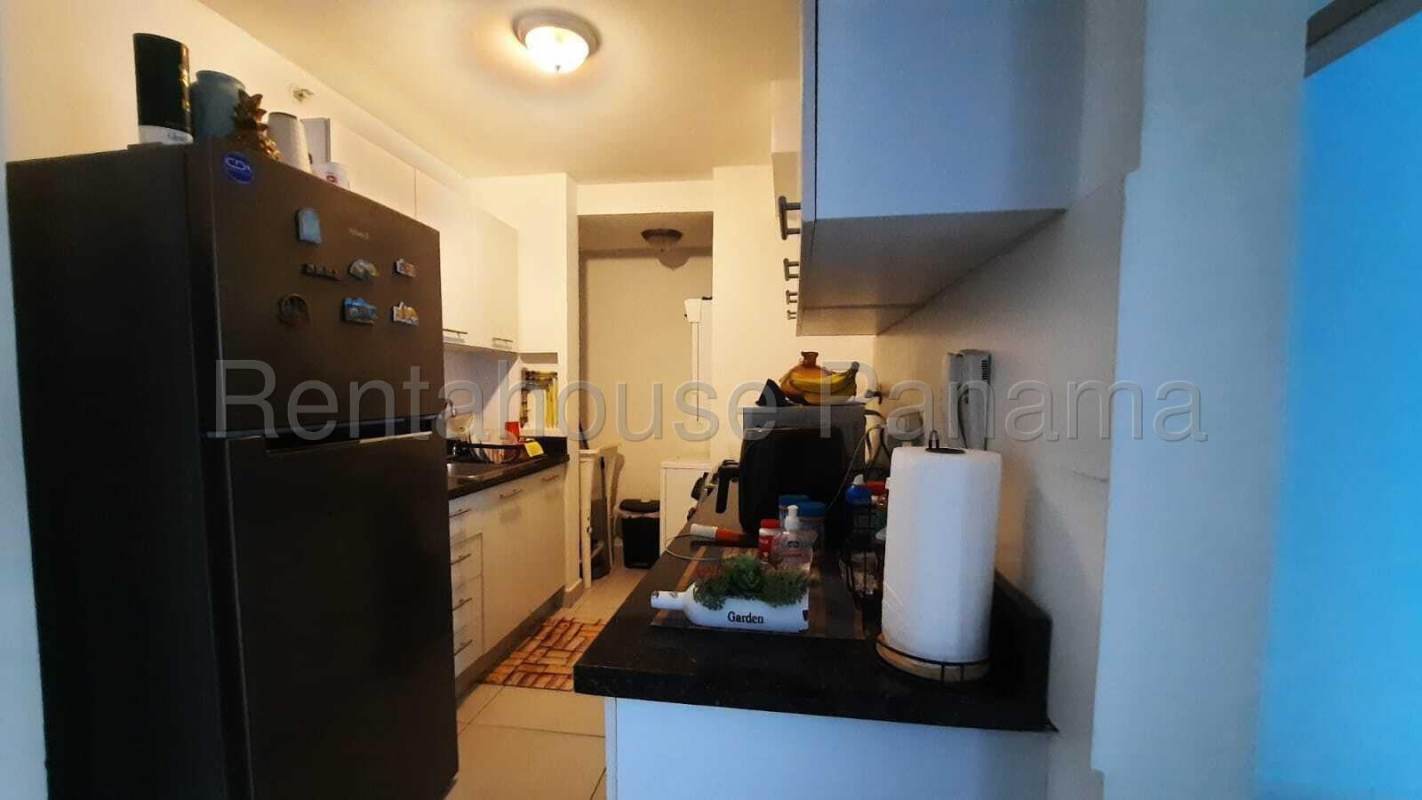 Second bedroom with tile floor, closet, split AC PH Altos del Golf