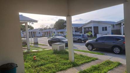Bright bedroom with tile floor and blinds Playa Dorada Arraiján Panama