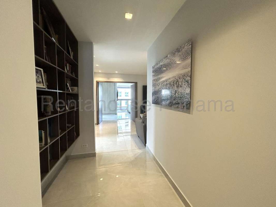 Contemporary lobby with marble floors spacious seating area luxury PH Prestige Panama City