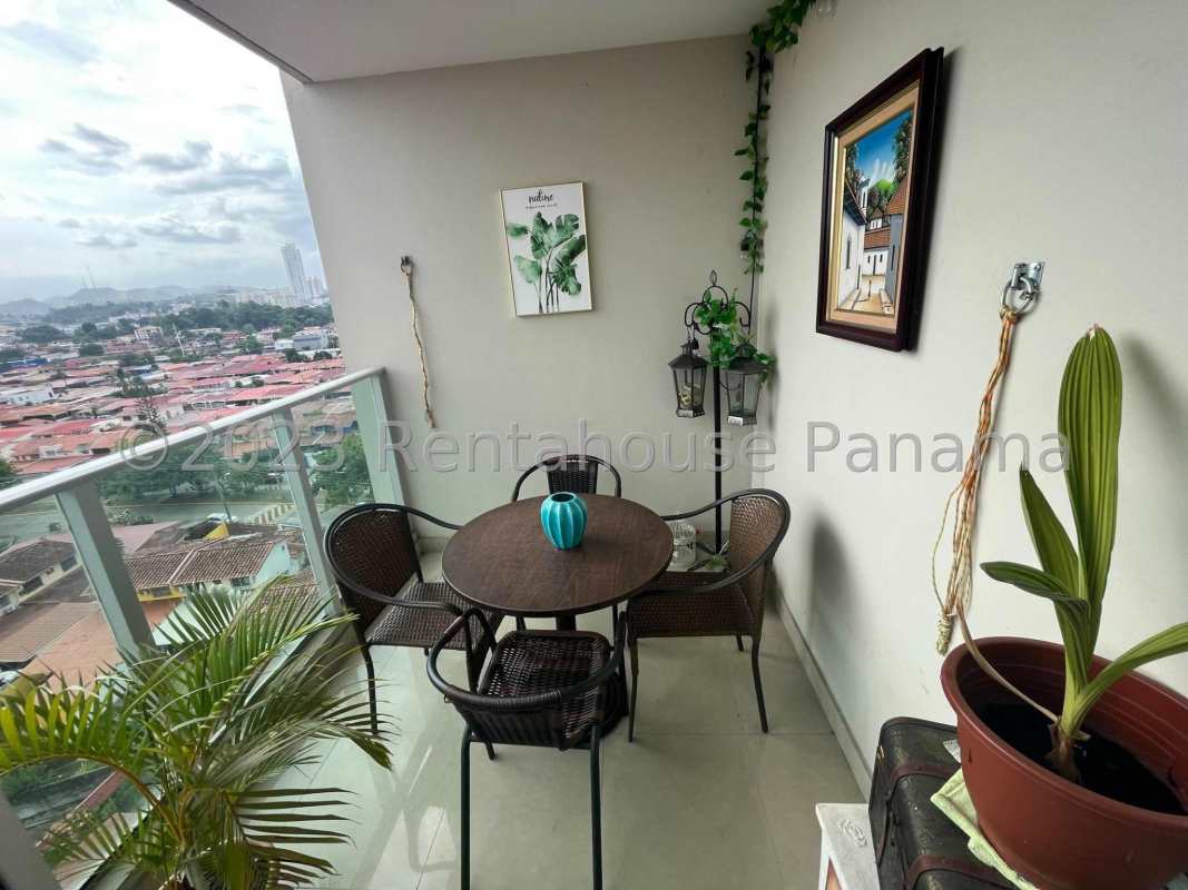 Bright living dining space with panoramic floor-to-ceiling windows and sea view in PH Creta, Chanis Panama