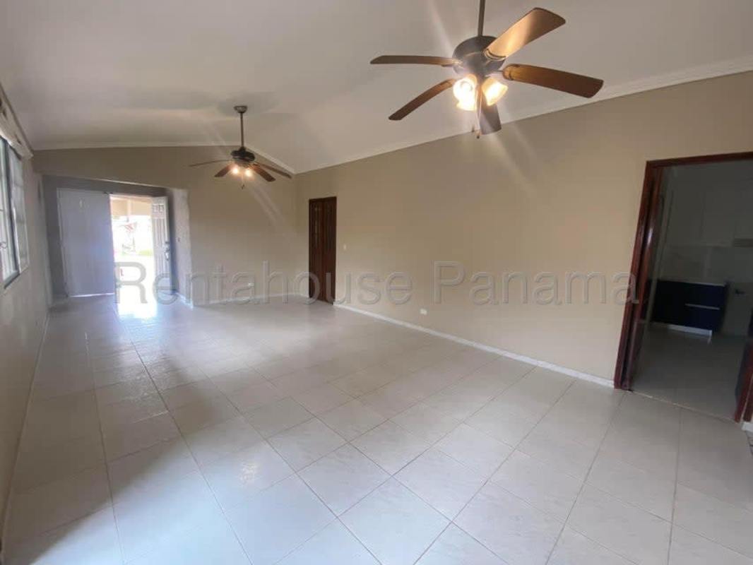 Spacious 3BR Family House with Terrace & Pool Brisas del Golf