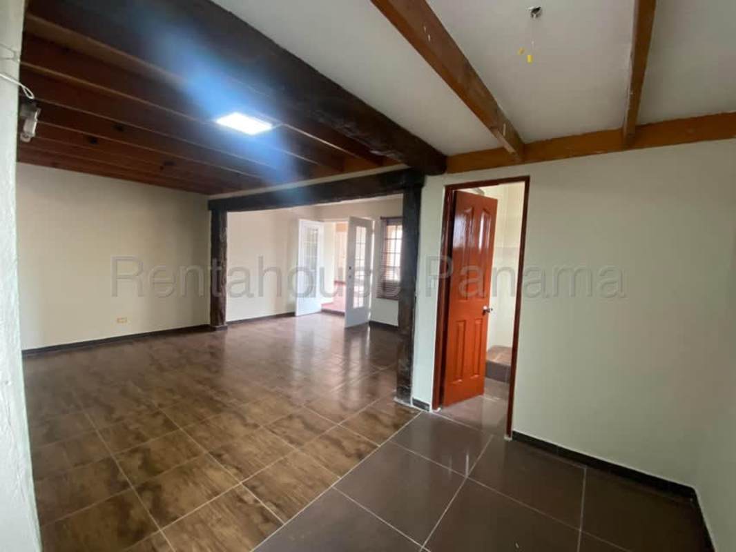 Spacious bright living room tiled floors ceiling fans large windows Quintas de Monticello Brisas del Golf Panama