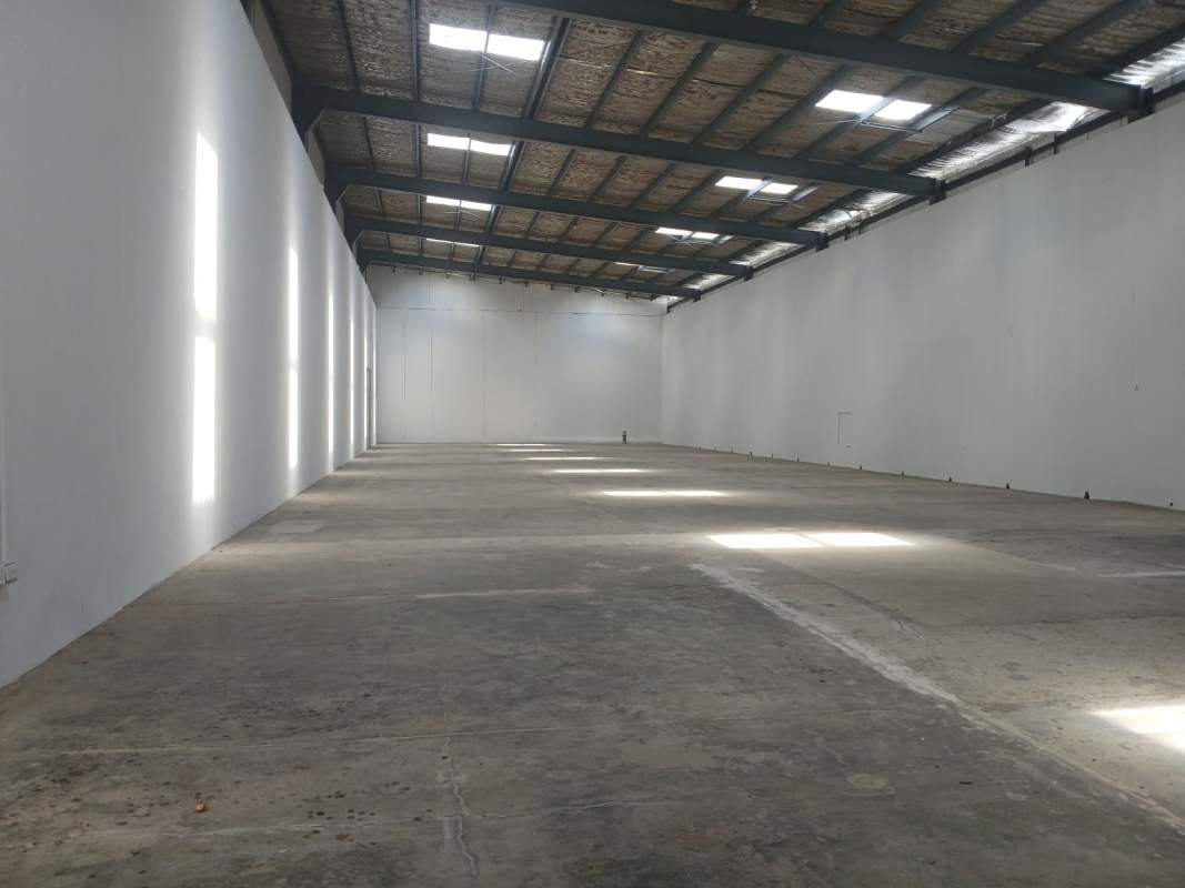 Panoramic view inside empty warehouse for rent with concrete floors Pedregal