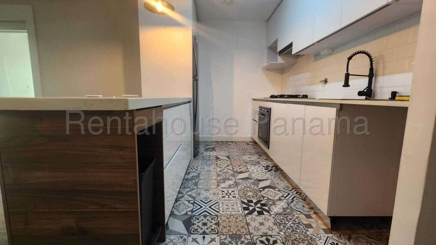 Spacious bedroom featuring walk-in closet, large window and city view in PH Coco del Mar Tower