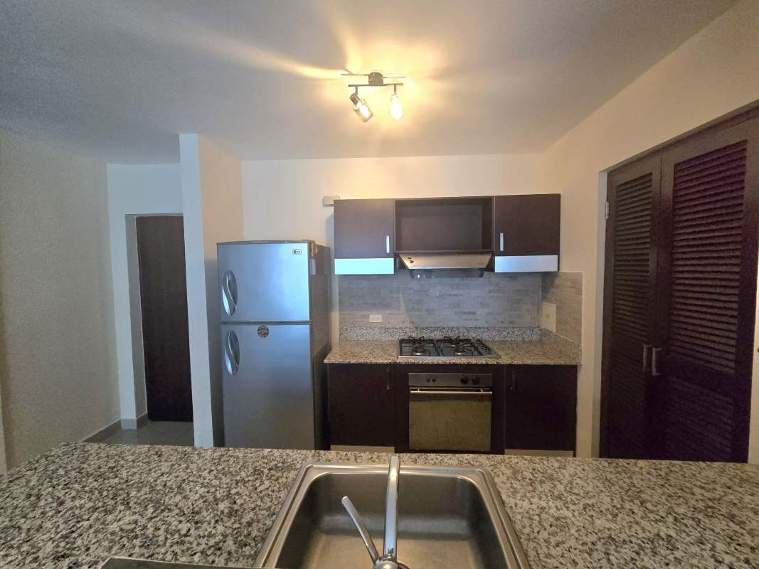 Modern bathroom with vessel sink and glass shower PH Vitro Loft El Cangrejo Panama City