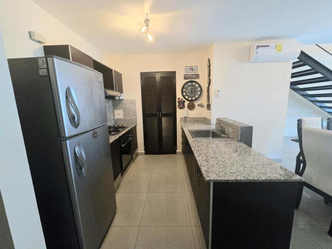 Granite countertop kitchen with stainless appliances in PH Vitro Loft El Cangrejo Panama City