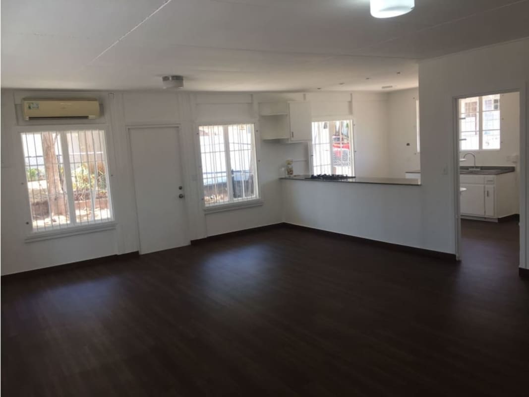 Modern open kitchen with granite countertops white cabinetry gas stove Los Ríos Panama