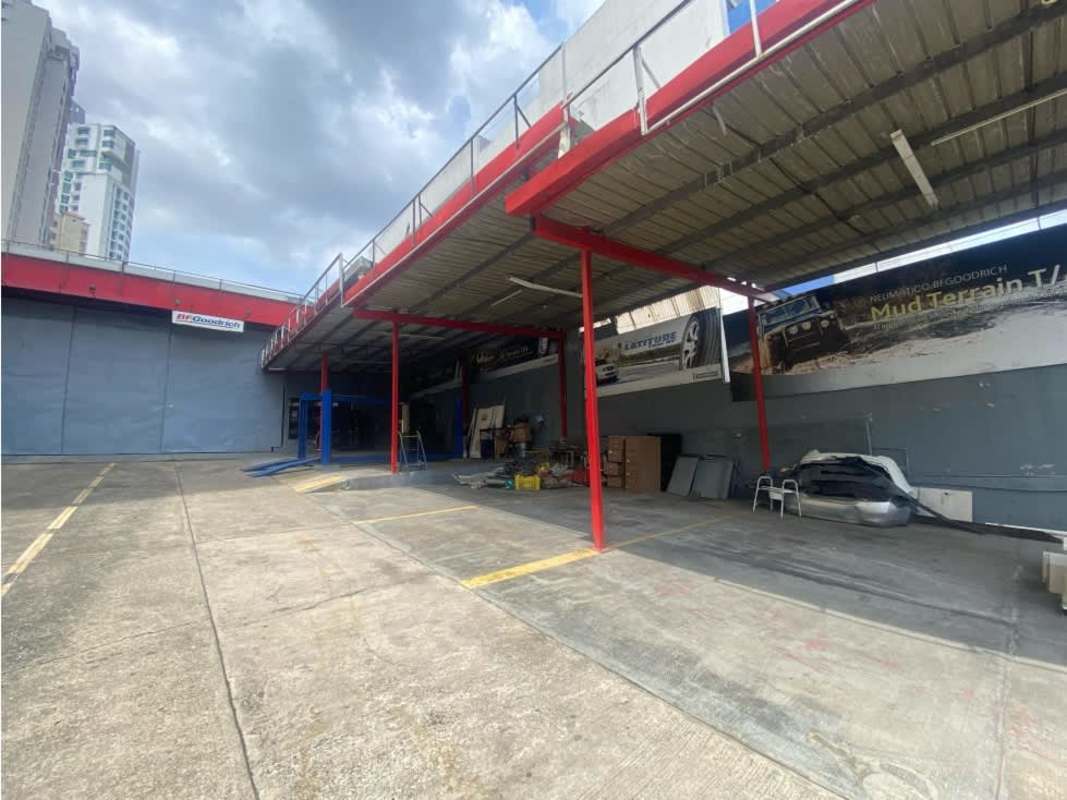 Secured parking lot and vehicle bays at commercial complex 12 Octubre Panama