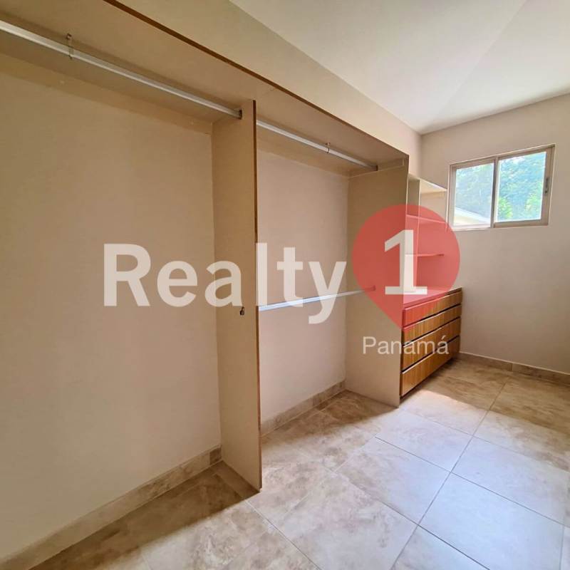 Walk-in closet built-in shelves drawers window for light PH Embassy Gardens Clayton Panama