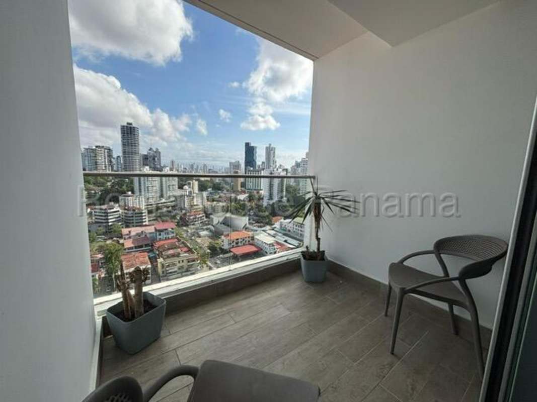 Private balcony panoramic city skyline views PH Bella Vista Tower Panama