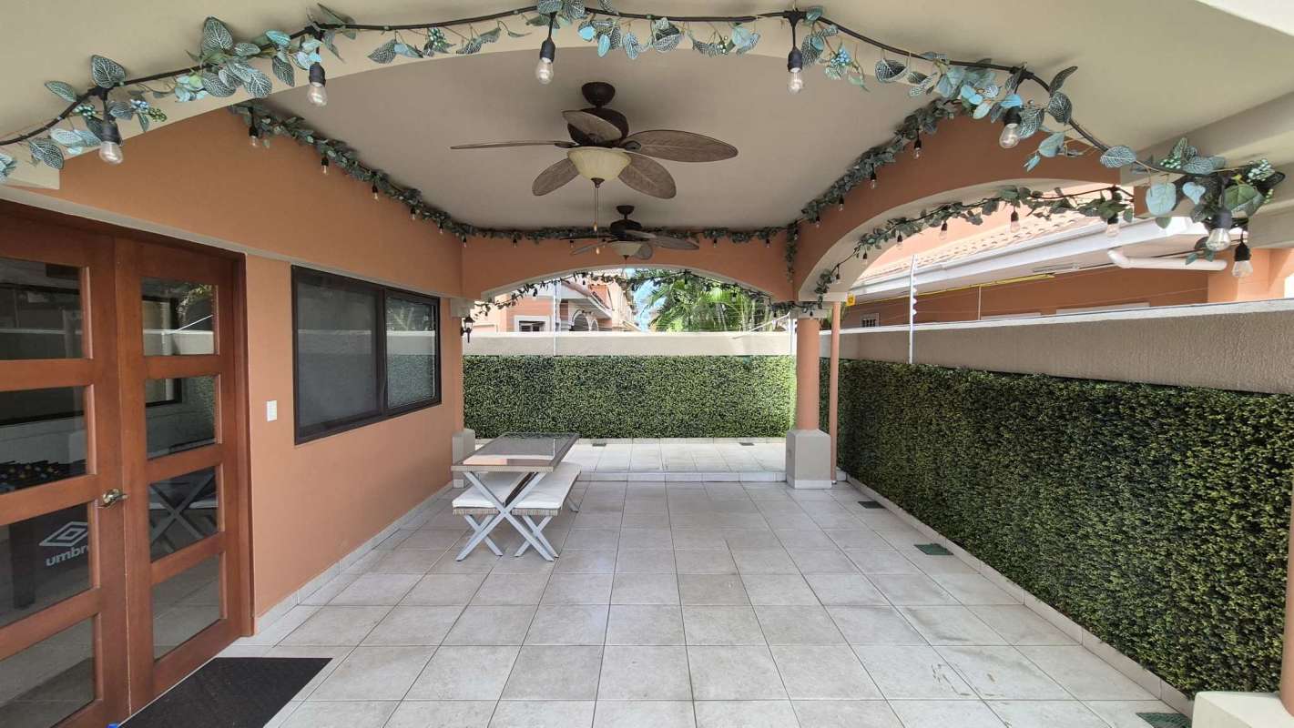 Spacious living area with natural light and tile floors in El Doral Costa Sur Panama