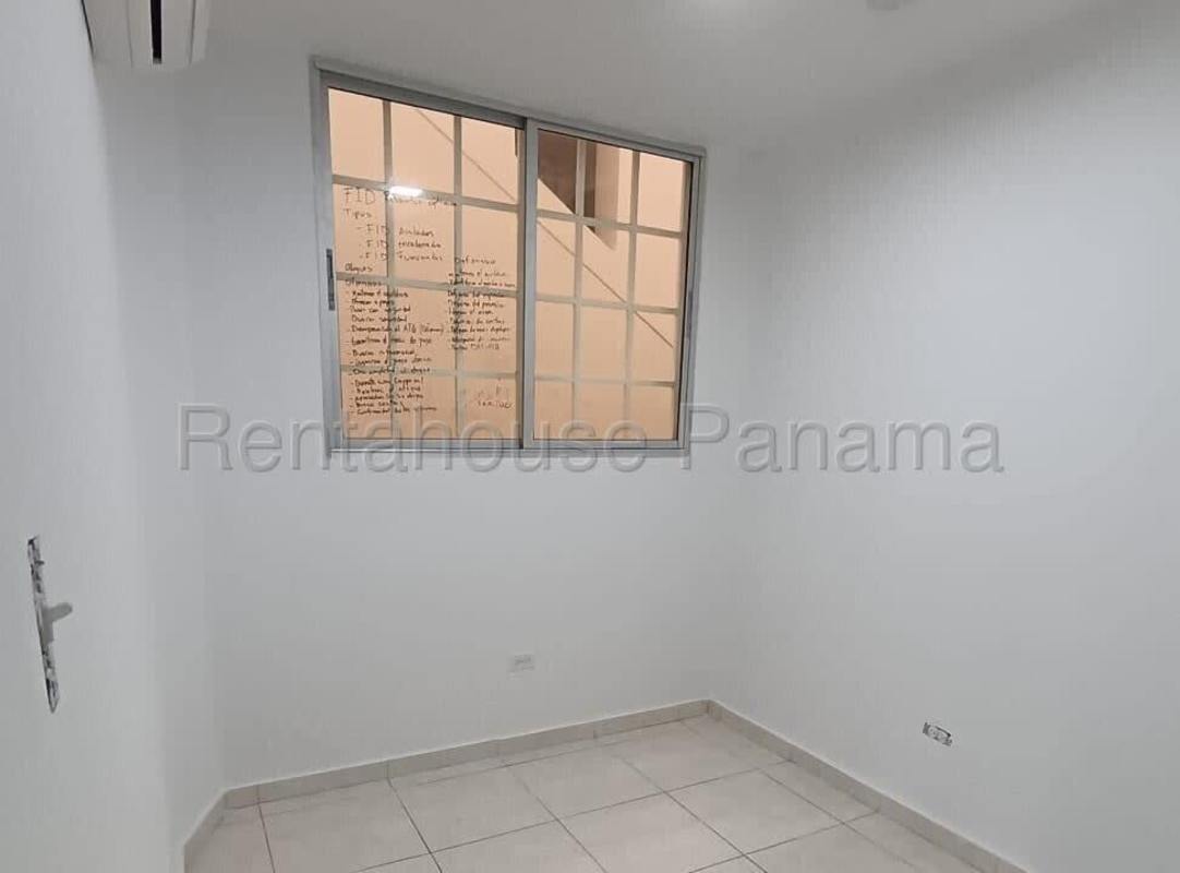 Bright bedroom with tile flooring and natural light in PH Llano Bonito Don Bosco Panama