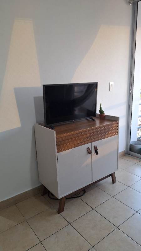Modern bathroom with glass shower enclosure, pedestal sink PH Parque Lefevre Sky Panama