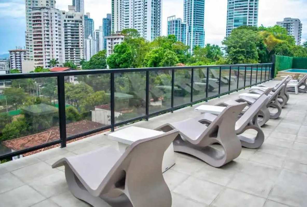 Rooftop children's play space overlooking skyline at PH The Gray Panama