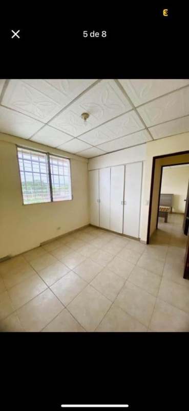 Second minimalist bedroom with built-in closet and large window Urbanización Don Bosco Panama