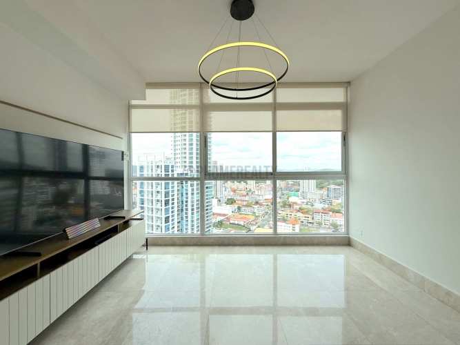 Infinity pool oceanfront luxury high-rise Waters on the Bay Panama Avenida Balboa