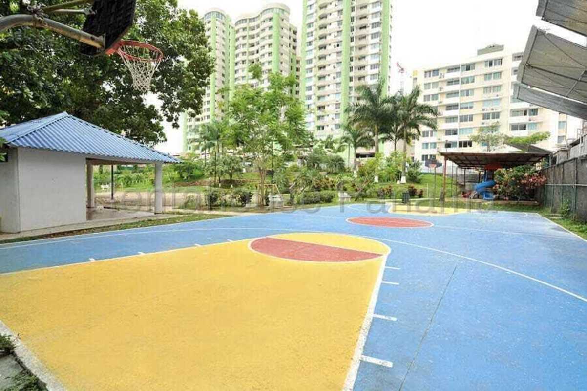 Balcony with panoramic urban skyline and mountain views at PH Green Park Condado del Rey