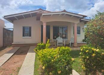 Single story home with porch and driveway in Panama Oeste La Chorrera