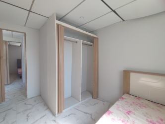 Small furnished bedroom with window and closet at Arraiján house in Vista Azul Panama