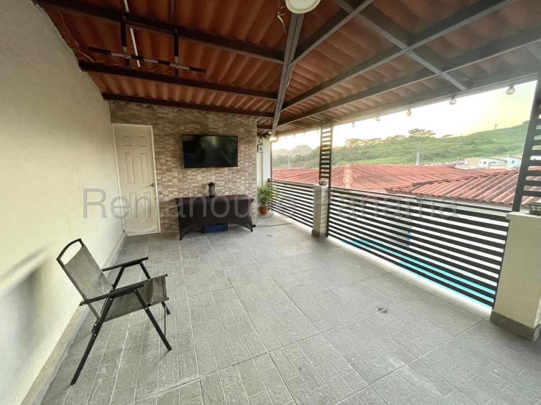 Covered terrace with TV, outdoor furniture, rooftop view PH Vistas del Lago Las Cumbres