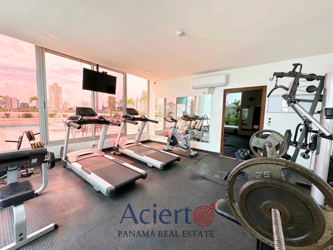 Outdoor pool with jacuzzi, lounge chairs overlooking skyline in PH San Francisco Panama