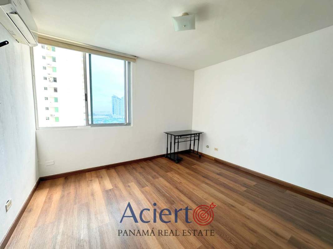 Modern bathroom with granite top vanity, glass shower in PH San Francisco Panama City