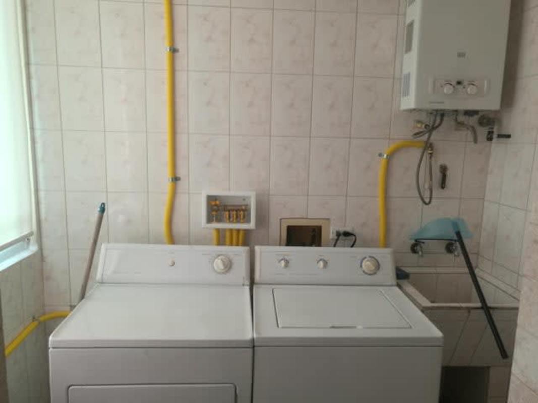 Kitchen with granite countertops and wooden cabinets PH Portofino Panama