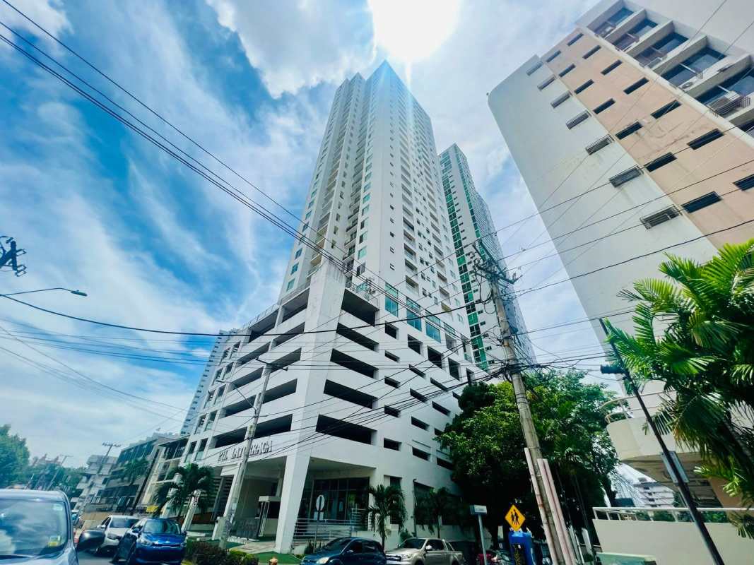 Modern granite-topped kitchen in PH Coral Tower San Francisco Panama for sale