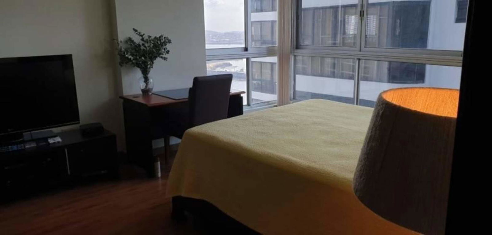 Dining area next to floor-to-ceiling windows with panoramic Panama Bay view in PH Bay Front Tower Panama