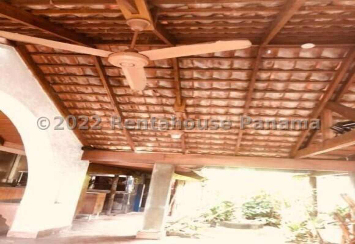 Rustic outdoor kitchen with wooden ceiling and BBQ area in San Francisco Panama