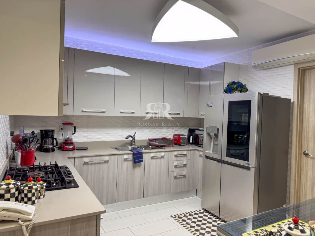 Equipped gym with panoramic windows overlooking Panama at PH The Towers