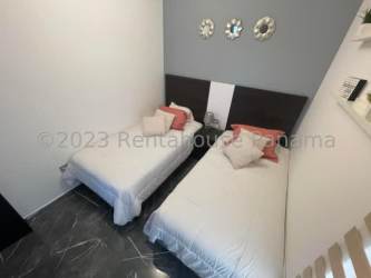 Bedroom with ceramic floor, built-in closet, large window Santa Cruz Tower David