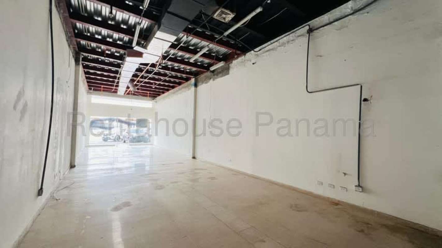 Industrial open commercial space with unfinished ceiling in Costa del Este plaza