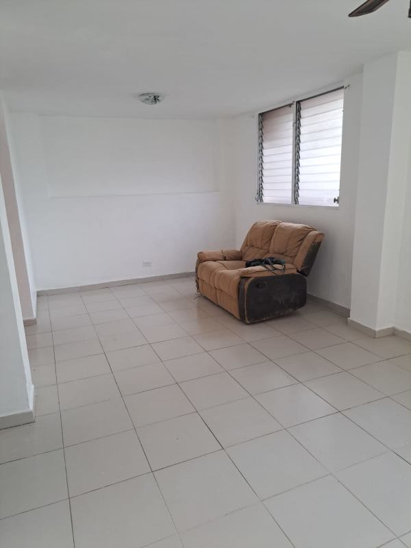 Simple kitchen with upper cabinets and tile backsplash in 3BR apartment for sale near 12 de Octubre metro station Panama City