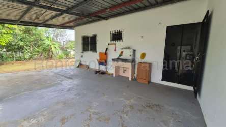 Spacious backyard with grass, mature trees and clothesline in La Floresta David Chiriquí