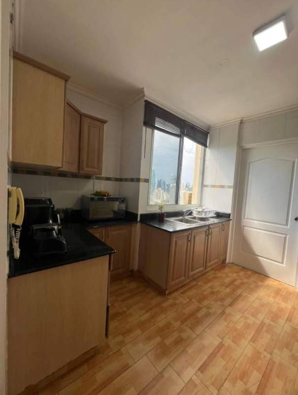 Modern bedroom with window built-in closet PH Pacific Blue Panama