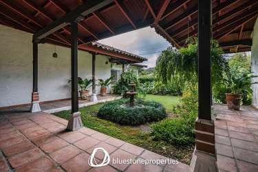 Tiled utility room with large sink, cages, storage ideal for pet grooming or service space in El Valle estate home Panama