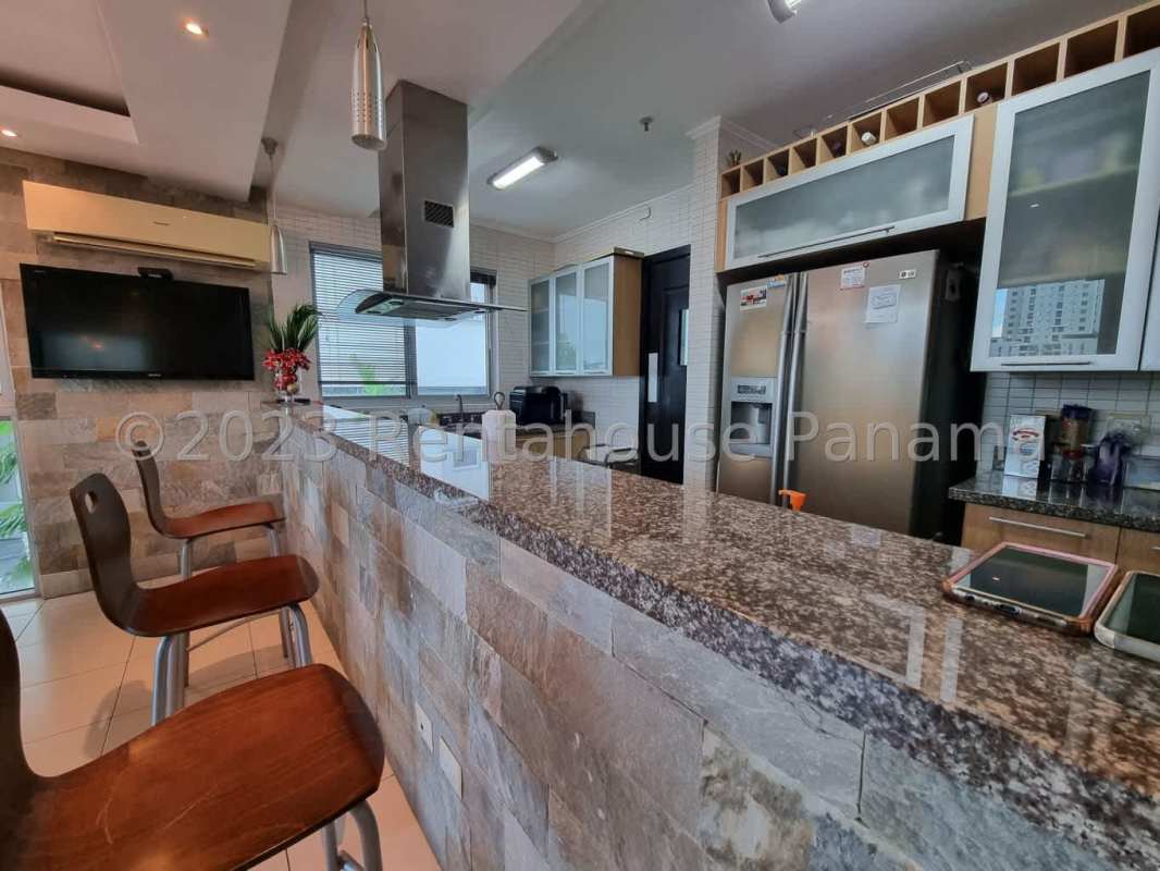 Large master bedroom with city views in San Francisco Bay Panama