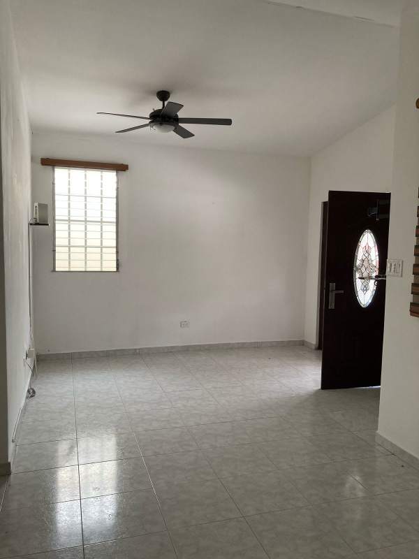 Living room with tiled floors, front door, bright area in Vista del Valle house for rent Panama