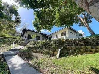 Large covered terrace with garden and mountain views, mountain home Chicá Chame Panama