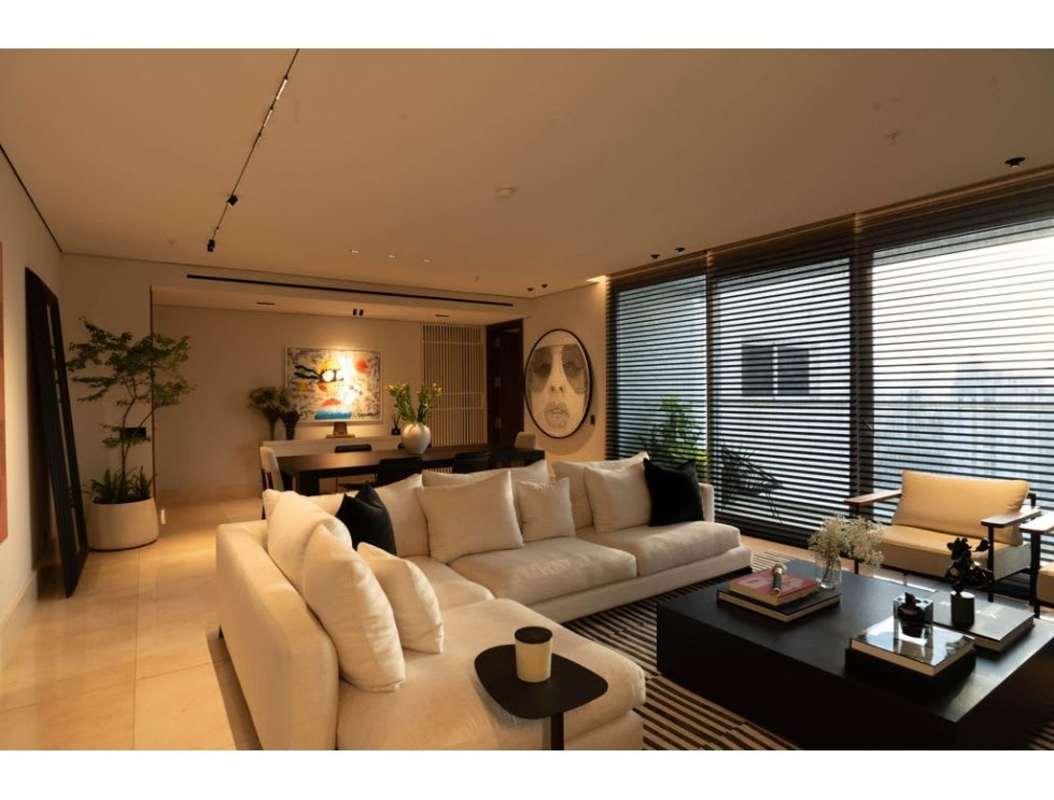 Modern Italian lacquer kitchen with marble countertops PH Windrose Panama City