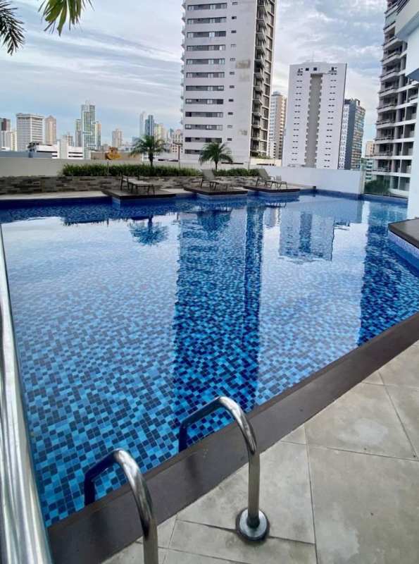 Second bedroom with closet, AC, and large windows in PH Luxor Tower El Cangrejo Panama City rental