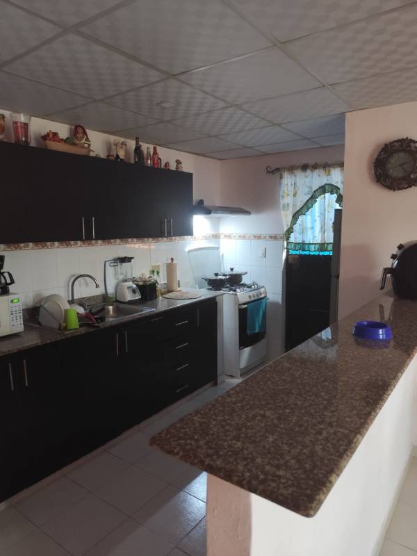 Kitchen with granite countertops and dark cabinets house for sale Praderas de San Lorenzo